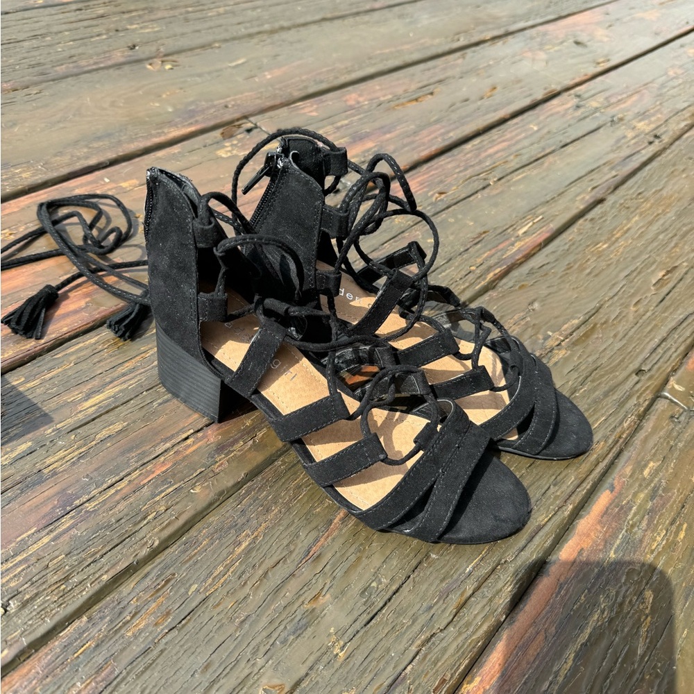 Madden Girl Black wrap dress shoes. Size 6